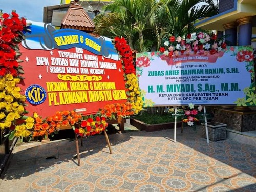 Karangan Bunga Ucapan Selamat Atas Kemenangan di Pilkades Socorejo Tuban Banjiri Rumah Kang Arief